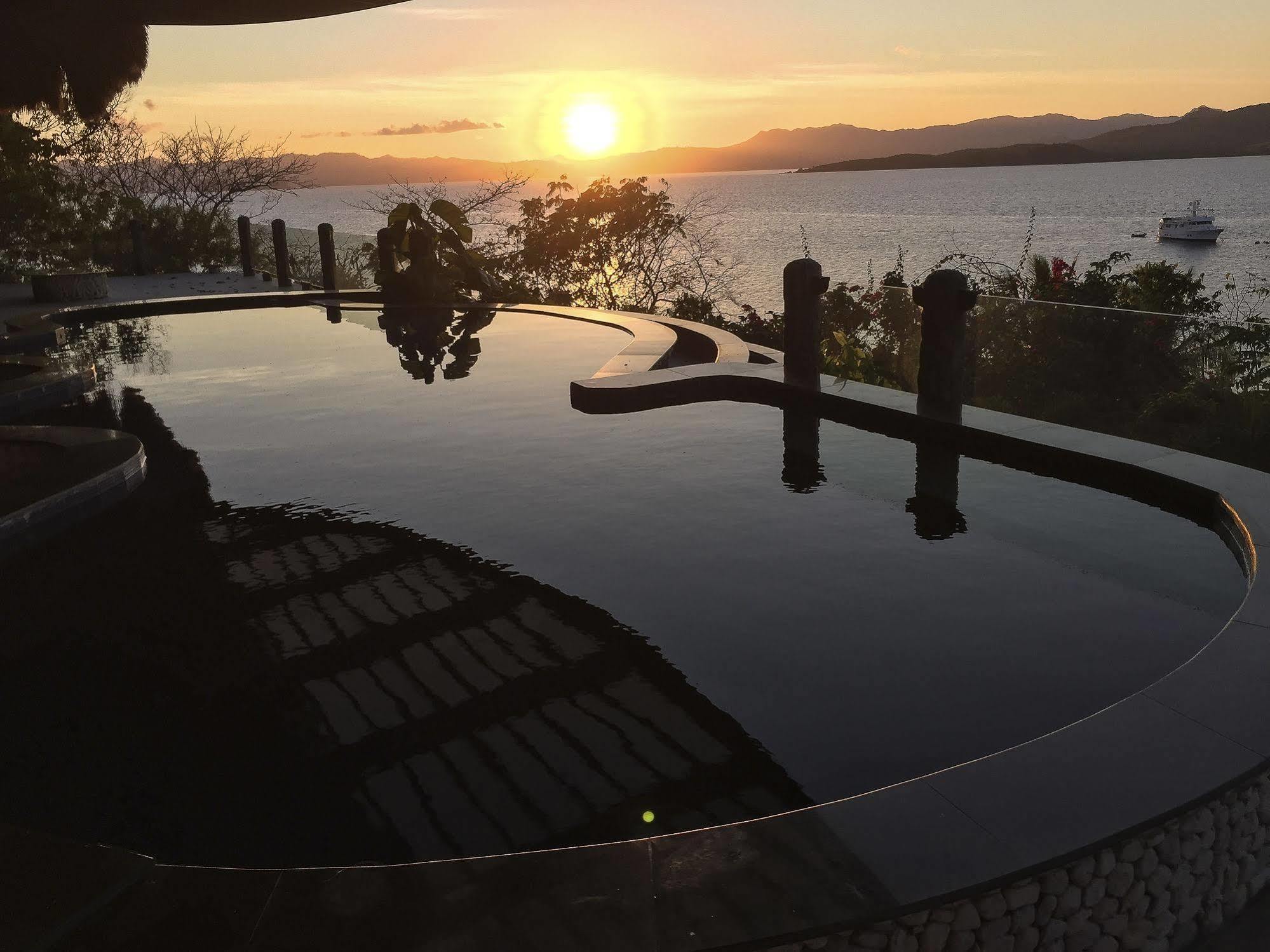 Noanoa Island (Adults Only) Hotel Taytay  Bagian luar foto